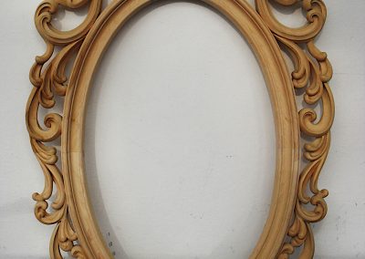 Spiegelrahmen aus Lindenholz